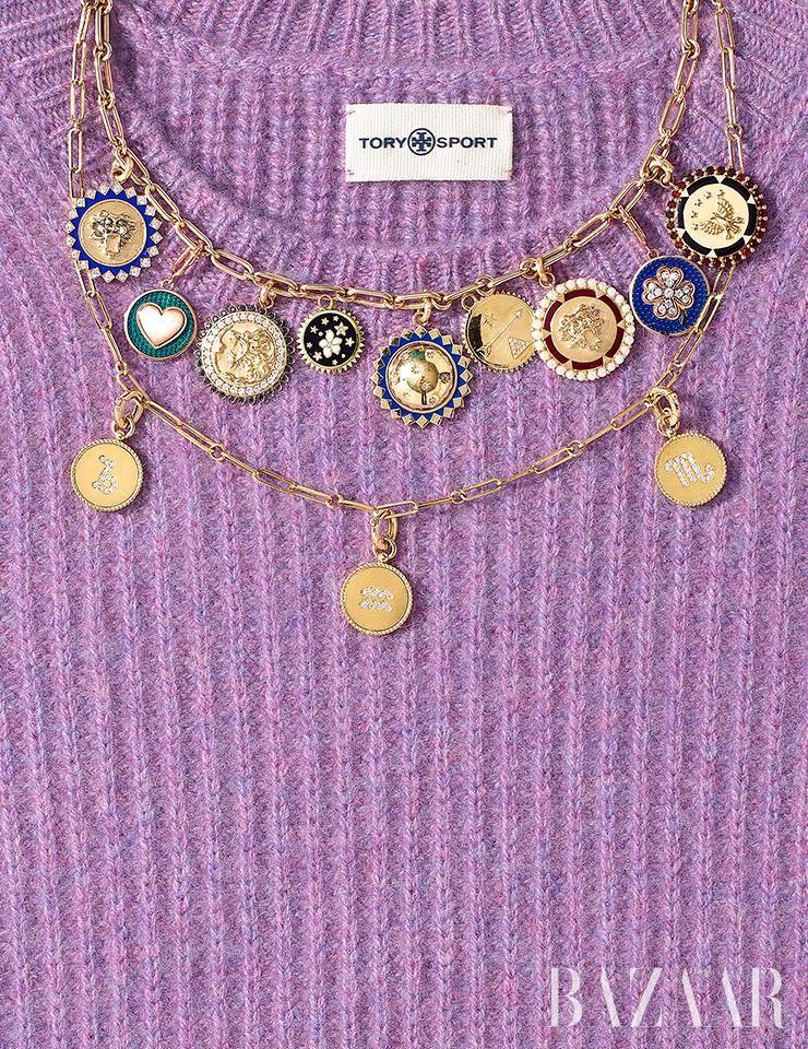 체인 목걸이는 5백만원대 Storrow Jewelry. 하트 모티프 참 장식은 2백70만원대, 클로버 모티프의 참 장식은 4백20만원대 Selim Mouzannar. 블랙 에나멜 메달리온은 1백80만원대, 화살 모티프 메달리온은 2백60만원대 Foundrae. 맨 아래 코인 목걸이는 5백10만원대, 그 외 펜던트는 각각 3백80만원대 Roberto. 스웨터는 모두 가격 미정 Tory Sport.