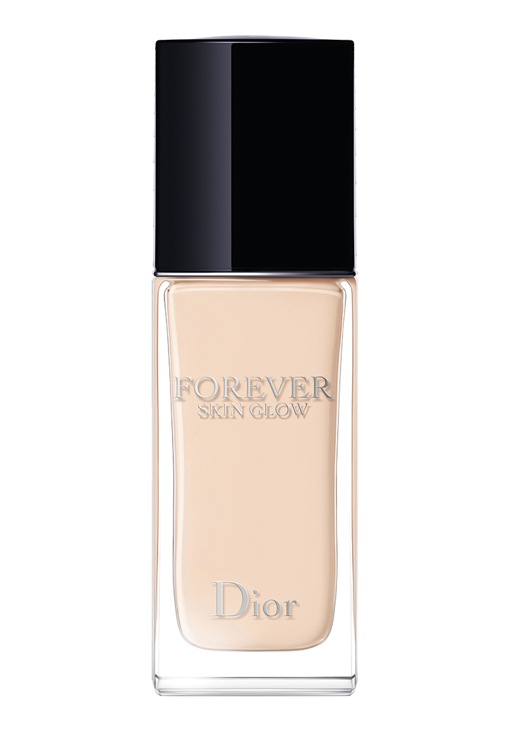 Dior 포에버 스킨 글로우 24H 웨어 래디언트 파운데이션 8만3천원대.