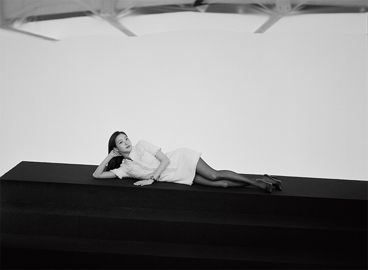 2023 샤넬 J12 캠페인과 함께한 김고은의 비하인드 컷.