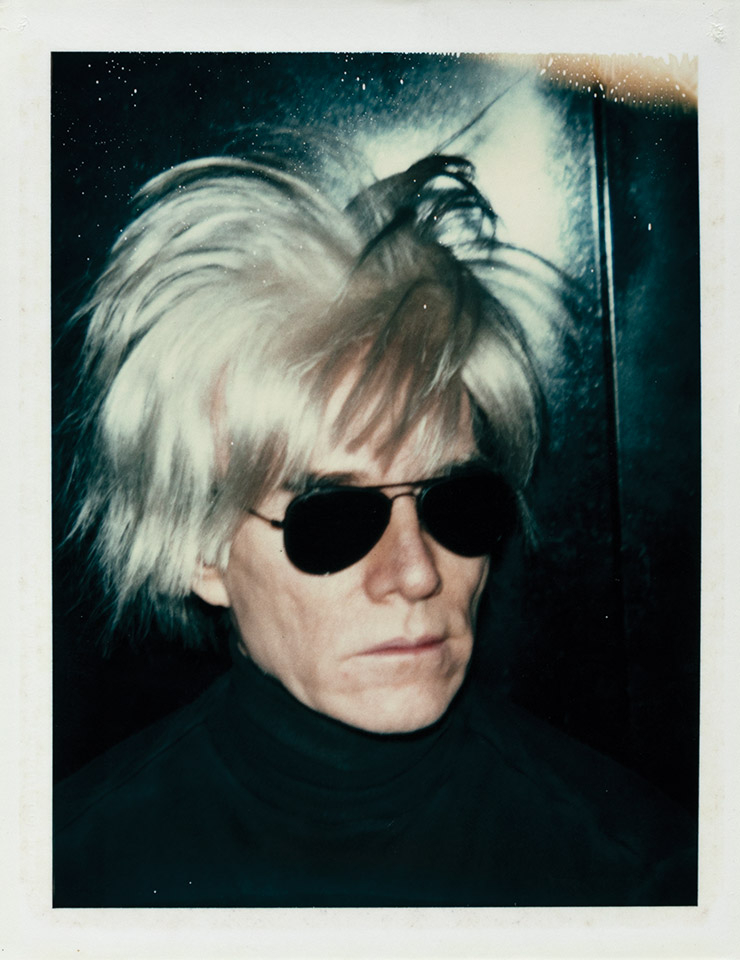 <Self-Portrait in a Fright Wig>, 1986. © The Andy Warhol Foundation for Visual Arts, Inc. / Licensed by Adagp, Paris 2021. Courtesy of Fondation Louis Vuitton. Photo credits: © Primae / Louis Bourjac.