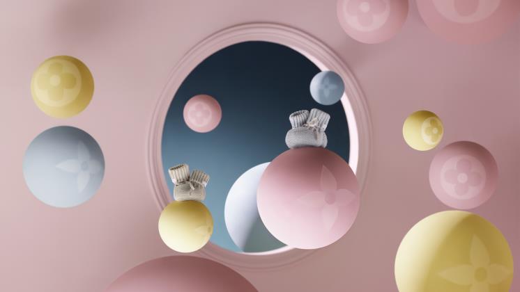 리본 디테일의 양말은 Louis Vuitton.