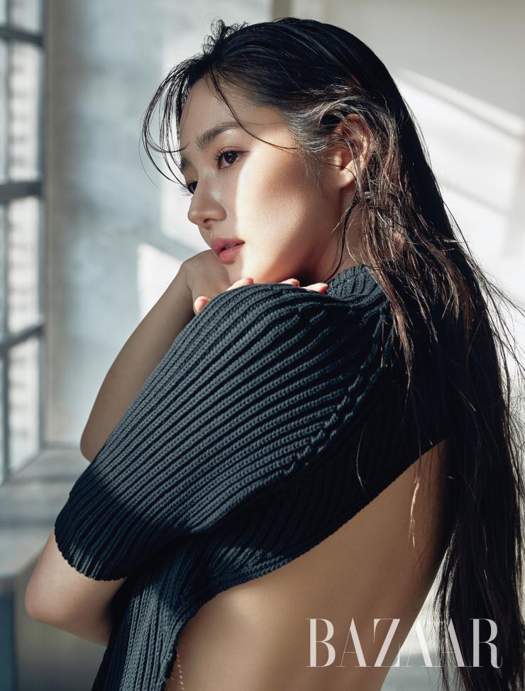 니트 톱은 Tod’s. 