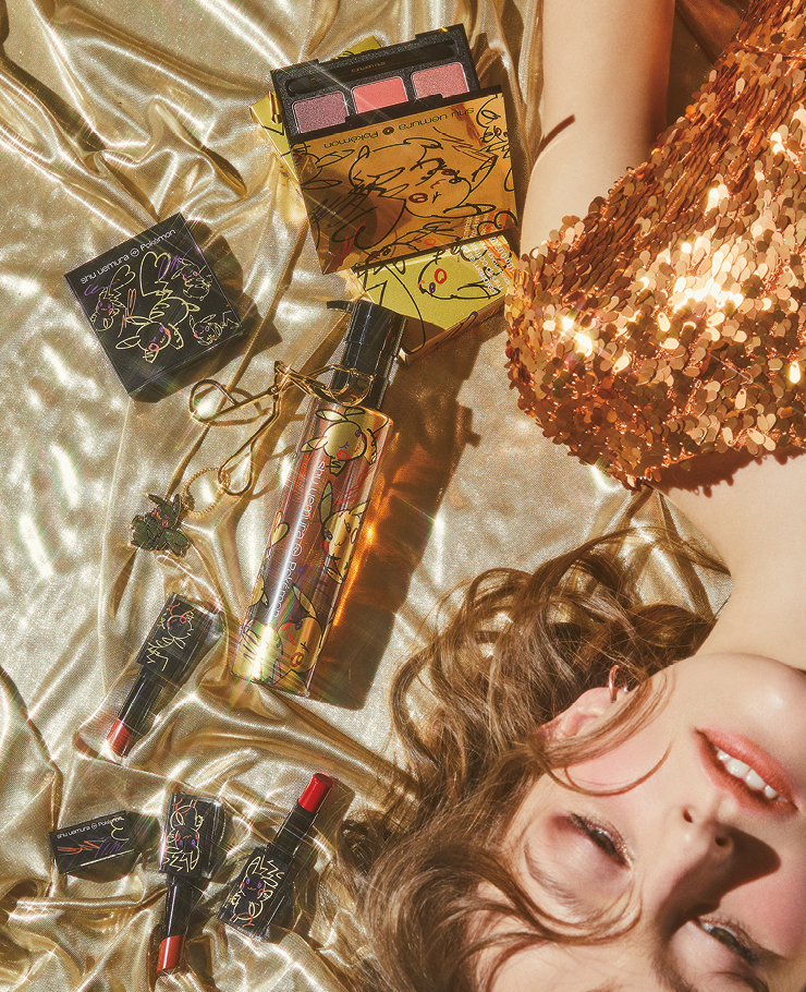 (위쪽부터 시계방향으로) 피카슈 아이 팔레트 #브릭 블라스트 데일리 컬러부터 홀리데이 룩에 어울리는 골드펄 섀도까지 총 9가지 컬러 아이섀도를 담았다. 1.4gx9 7만9천원대. 얼티메이트 클렌징 오일 강력한 세정력과 스킨케어 효과를 동시에 선사하는 베스트셀링 클렌징 오일을 한정판 피카슈 패키지로 만나볼 수 있다. 150ml 5만3천원대. 피카슈 루즈 언리미티드 앰플 리파이드&루즈 언리미티드 마뜨 홀리데이 파티에 어울리는 슈에무라의 아이코닉한 립 컬러. 3g 3만9천원대. 피카슈 아이래쉬 컬러 귀여운 피카츄 참 장식이 돋보이는 브랜드의 베스트셀링 아이래시 컬러. 2만2천원대. 피카슈 글로우 온 듀오 2개의 톤온톤 컬러로 두 뺨에 자연스러운 생기를불어 넣는 블러시. 9.5g 4만9천원대, 모두 슈에무라.