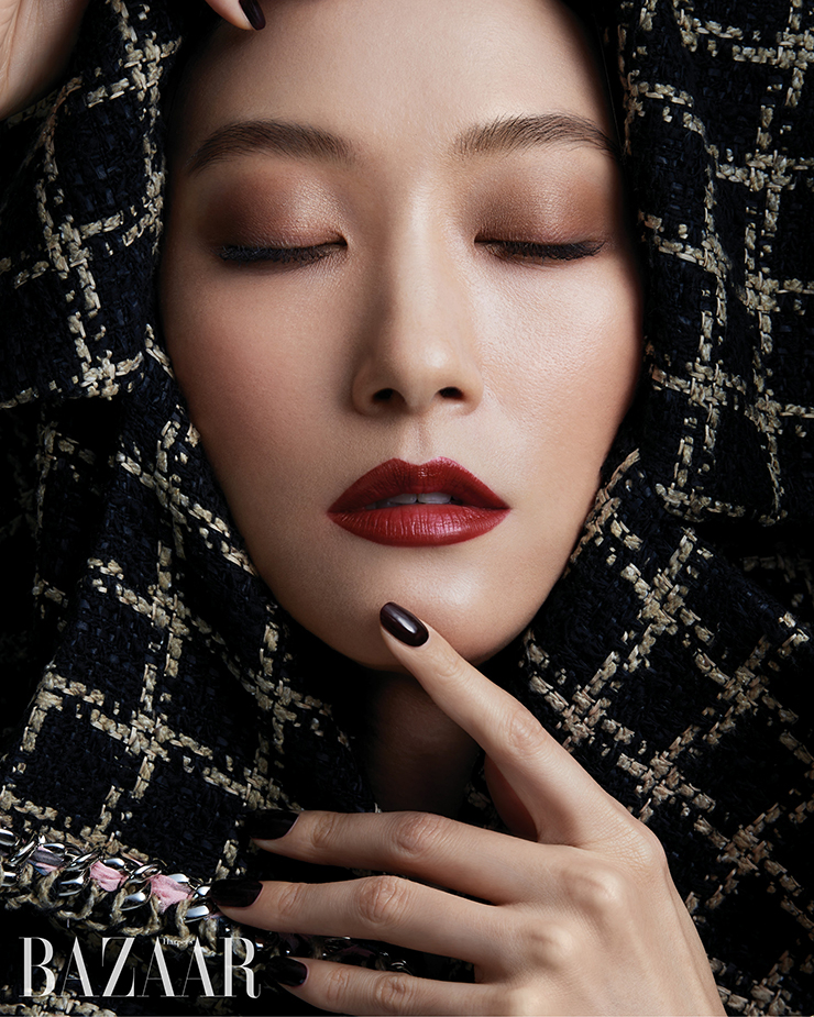 재킷은 Chanel.
