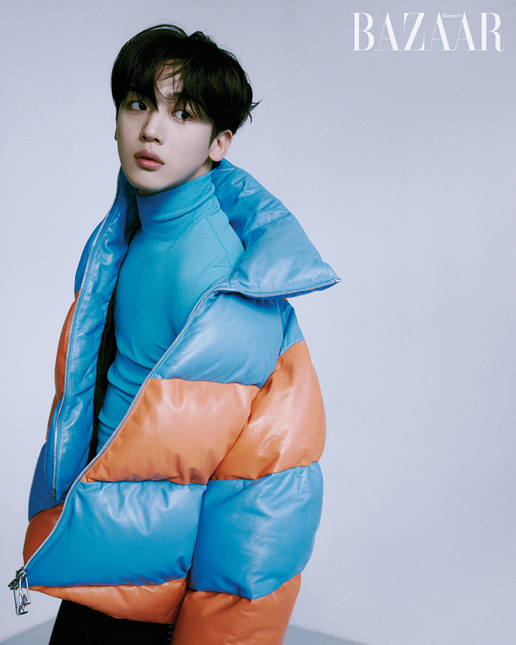 레더 퍼프 재킷 , 톱 , 팬츠는 모두 Bottega Veneta.