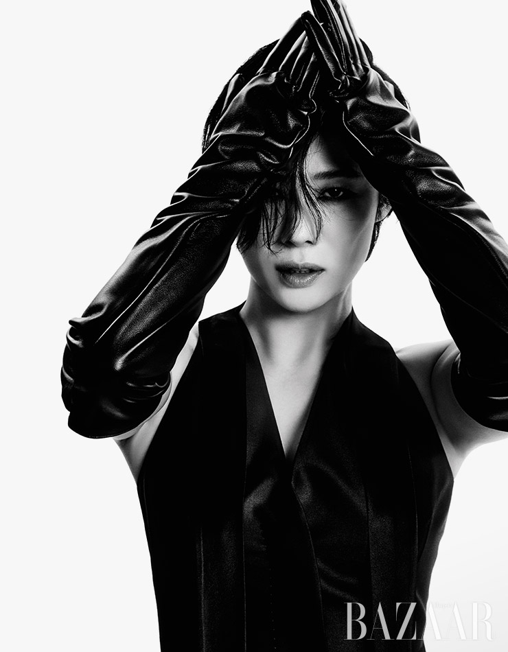 베스트 스타일 원피스는 Kayooon. 가죽 장갑은 Oct 31.