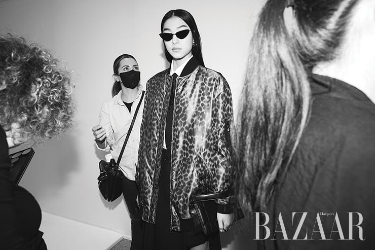 캐츠아이 선글라스와 레오퍼드 패턴이 자아내는 와일드 뷰티.