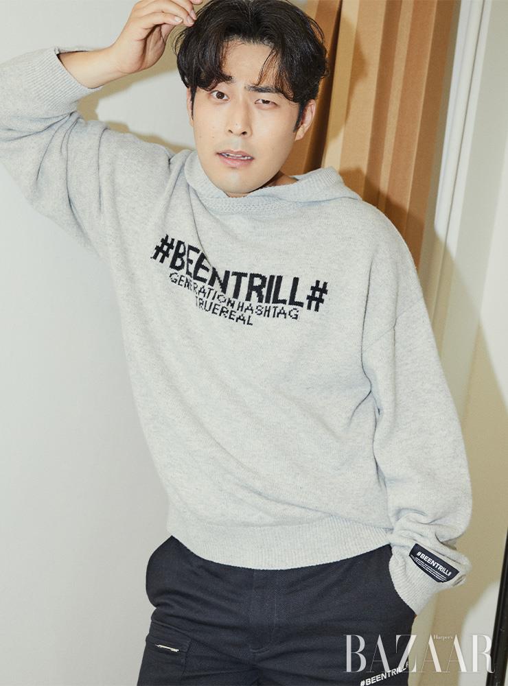 후드 니트 풀오버, 카고 쇼츠는 Beentrill. 