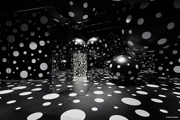 Installation view of Dots Obsession - Aspiring to Heaven’s Love (2022) at Yayoi Kusama: 1945 to Now, 2022. © Dan Leung, © M+, Hong Kong