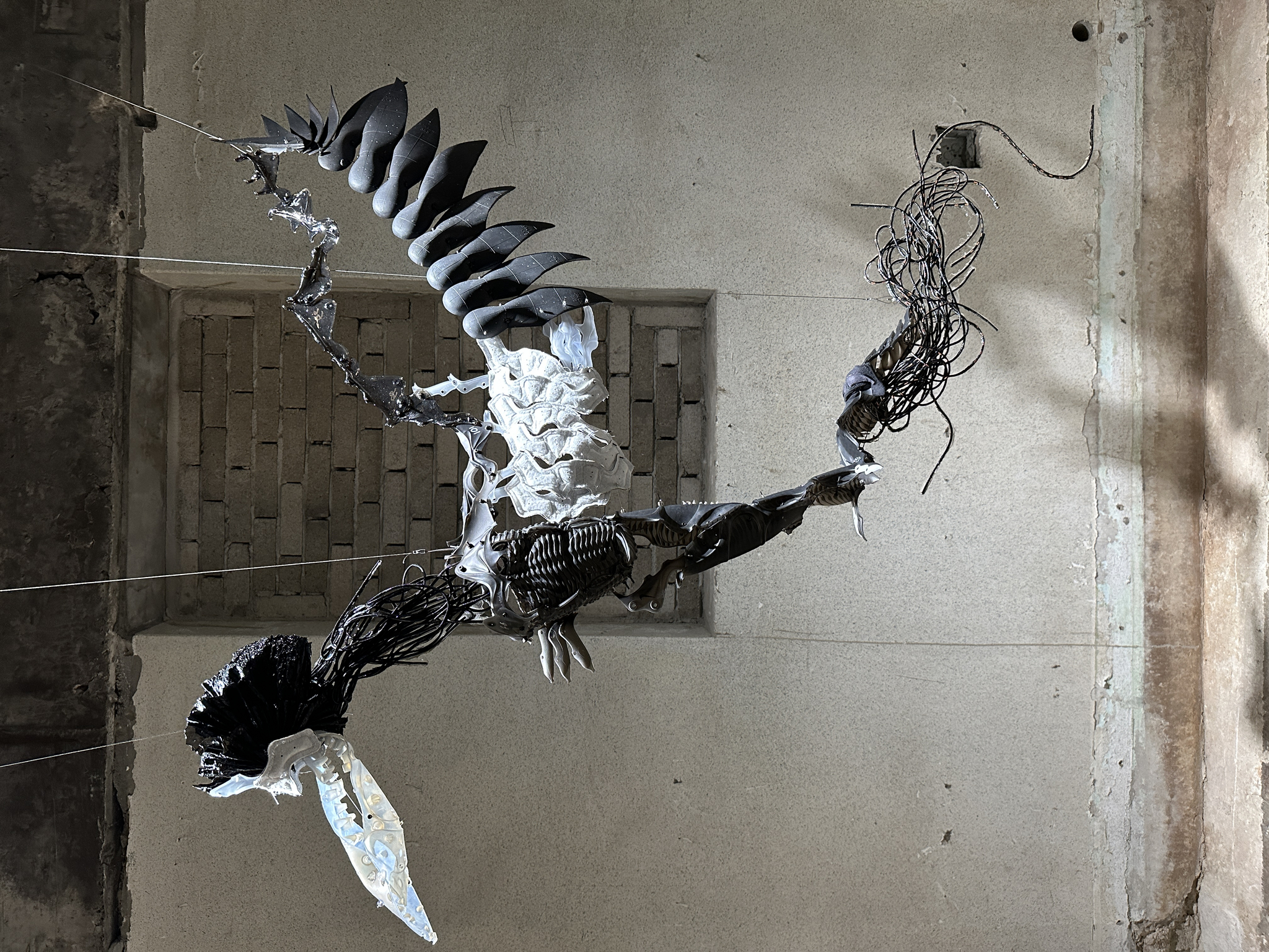 신발의 소재로 탄생한, 김지선 작가의 'Future phoenix'