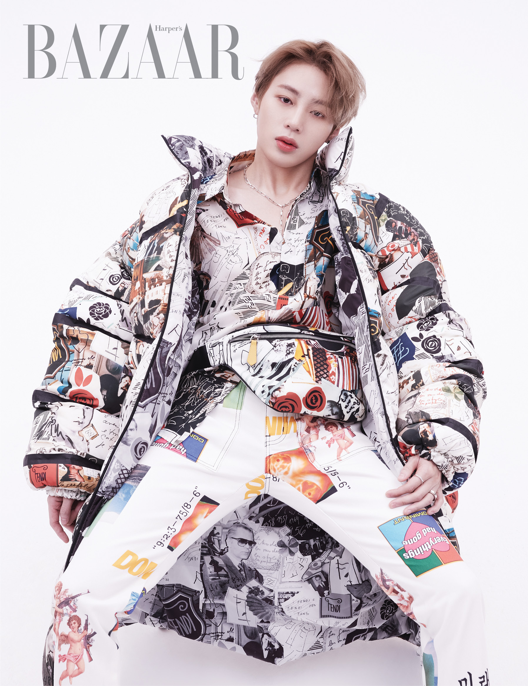 패딩 점퍼, 셔츠, 힙색은 모두 Fendi. 패턴 데님 팬츠는 Dominat. 목걸이, 반지는 모두 Rockingag.