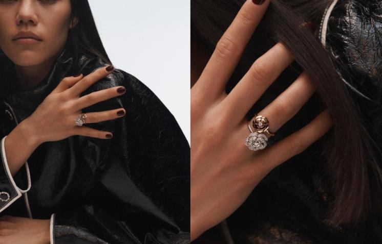 CHANEL FINE JEWELRY 18K 핑크 골드와 센터 다이아몬드로 이루어진 익스트레 드 까멜리아 링과 화이트 골드와 다이아몬드로 이루어진 부릉 드 카멜리아 링.