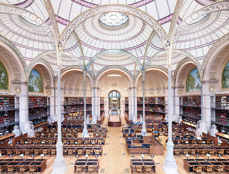 <La Salle Labrouste?La Bibliotheque de l’INHA Paris II 2017>, C-print, 180x206.7cm. Courtesy of the artist and Kukje Gallery. ⓒ Candida Hofer/VG Bild-Kunst, Bonn