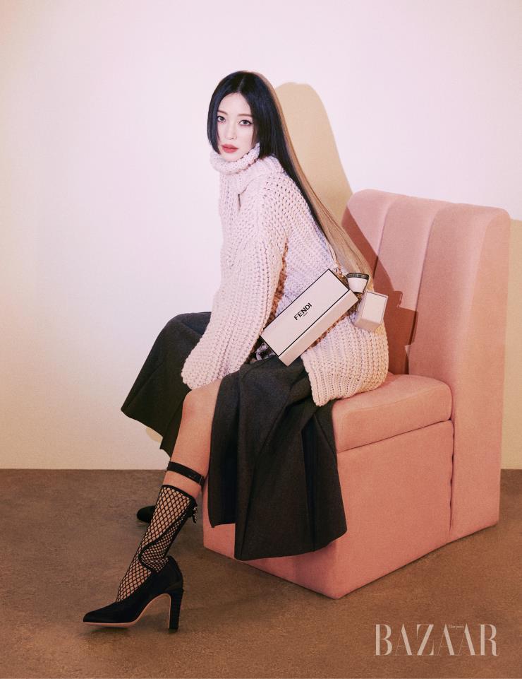 소프트 파워를 테마로 선보인 펜디룩을 입은 한예슬