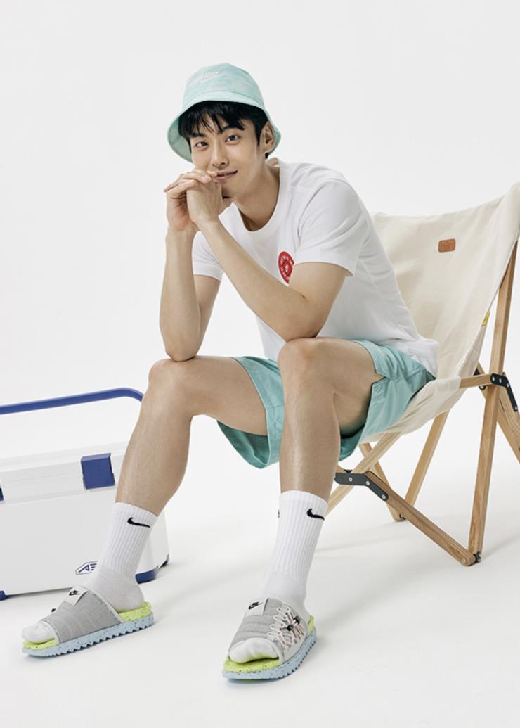 나이키 스포츠웨어 플로우
