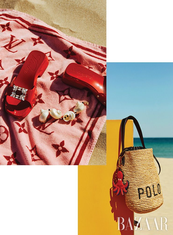클로그는 1백59만원 Roger Vivier. 소라 모티프 팔찌는 70만원대 Prada. 버킷 백은 30만원대 Polo Ralph Lauren. 문어 키링은 49만원 Loewe.