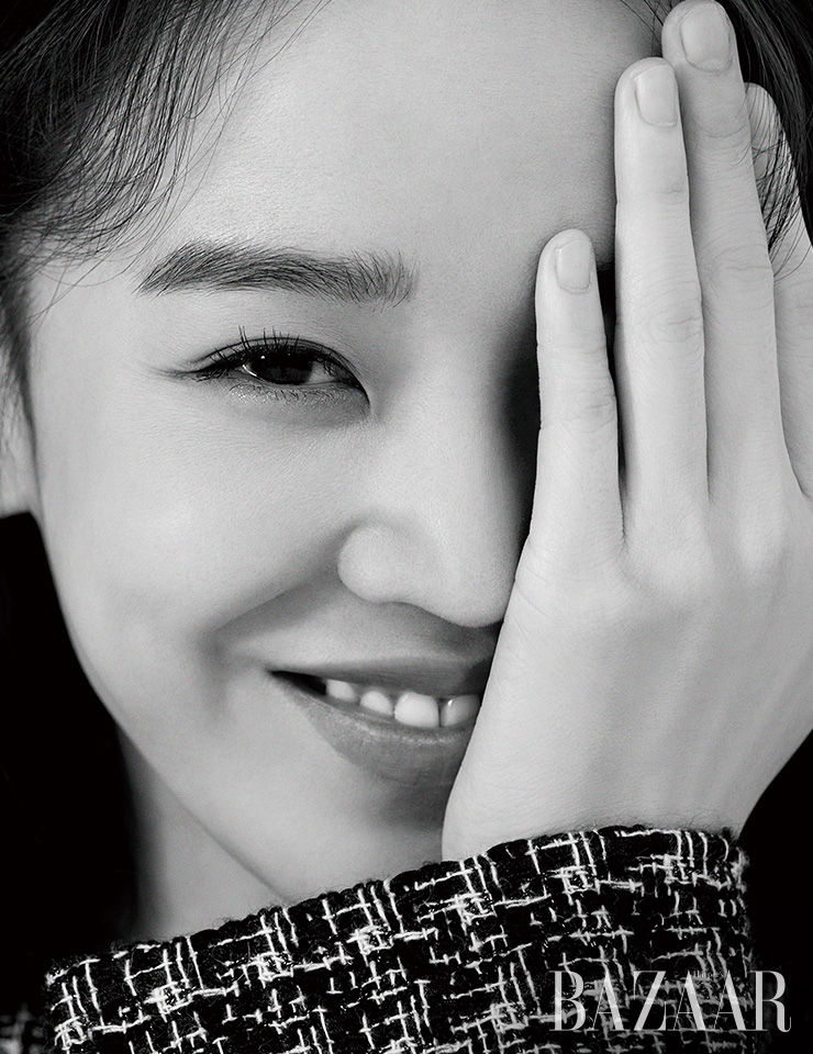 트위드 재킷은 Your Name Here.