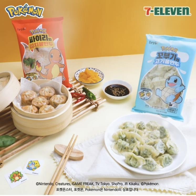 GS25, 7ELEVEN 파이리와 김치불만두 4천원. GS25, 7ELEVEN 꼬부기와 고기물만두 4천원. 포켓몬 스티커 1개가 증정된다. 