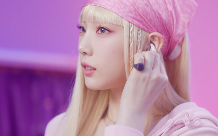 태연 WEEKEND M/V