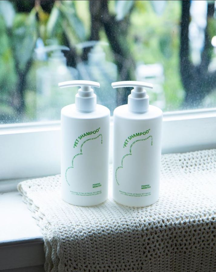 POOPOOMONSTER 비건 펫 샴푸, 샴푸와 린스를 한 번에! 380ml 3만2천원. 