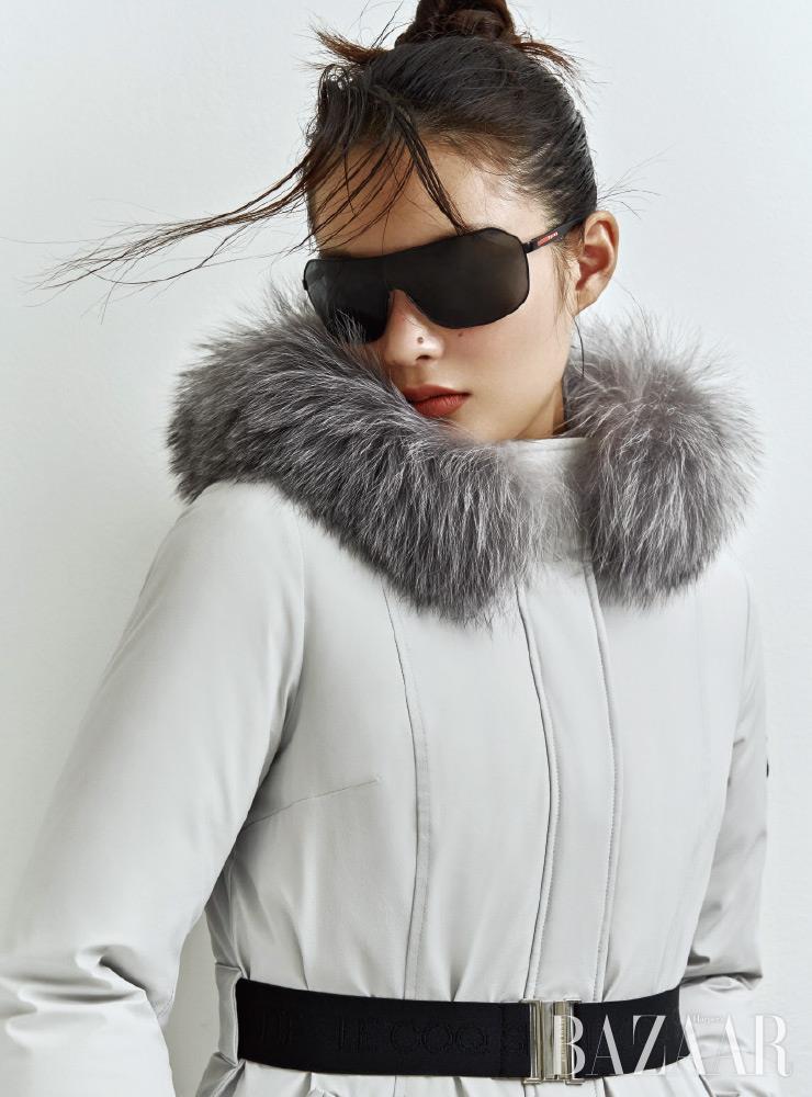 패딩 재킷은 69만8천원 Le Coq Golf. 선글라스는 20만원대 Prada Linea Rossa by Luxottica.