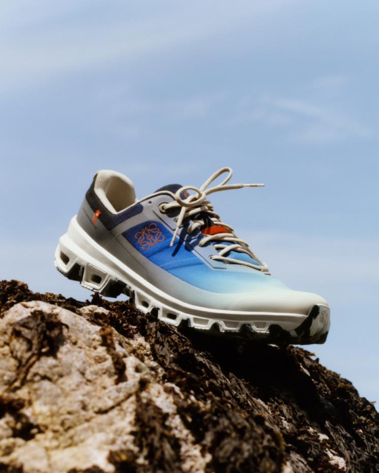 로에베 X ON 클라우드벤처 그래디언트 블루 52만원