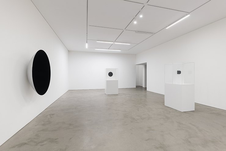 국제갤러리 1관(K1) 아니쉬 카푸어 개인전 «Anish Kapoor» 설치 전경. ⓒ 국제갤러리