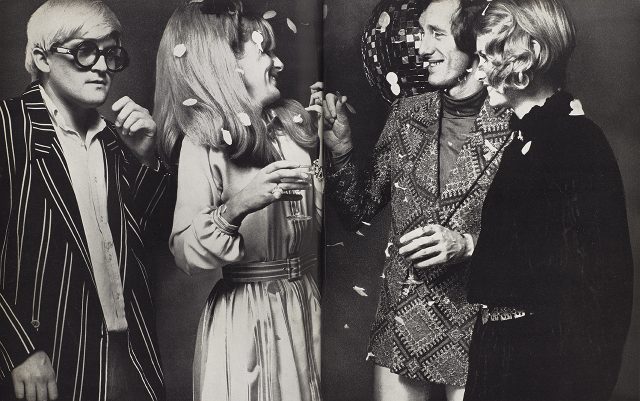 1969년  10월호에 등장한 데이비드 호크니, 마이클 피시(Michael Fish)와 트위기.