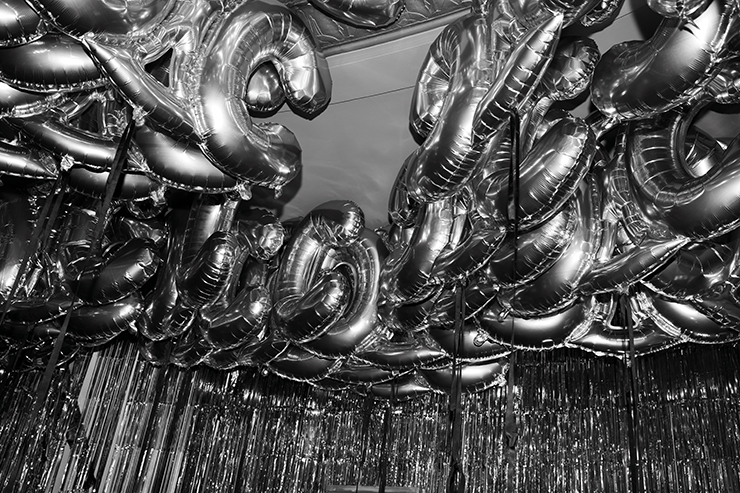 윌턴극장을 장식한 셀린느의 ‘C’ 로고 풍선들.