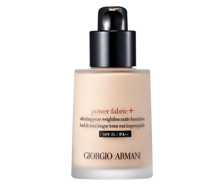 Giorgio Armani 파워 패브릭+ 울트라 롱웨어 웨이트리스 매트 파운데이션 8만6천원대.