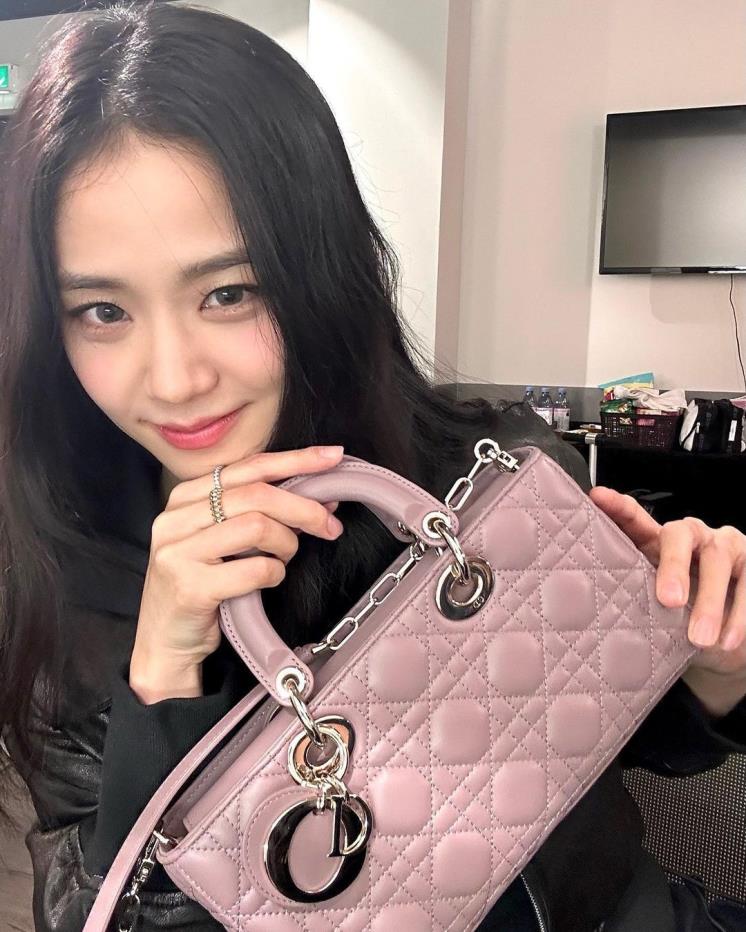 블랙핑크 지수 @sooyaaa__ 인스타그램