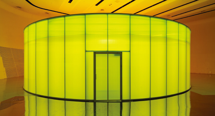 Ann Veronica Janssen, <Green, Yellow and Pink(그린, 옐로, 핑크)>, 2017, Artificial fog, green, yellow, and pink filter Dimensions variable. Courtesy the artist and Esther Schipper, Berlin. Photography by Jang Jun-Ho.