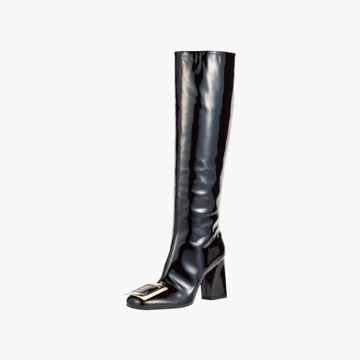 페이턴트 레더 부츠는 2백49만원 Roger Vivier. 