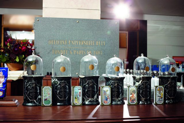 블랙 대리석으로 재탄생한 ‘레 부지 퍼푸메 향초’