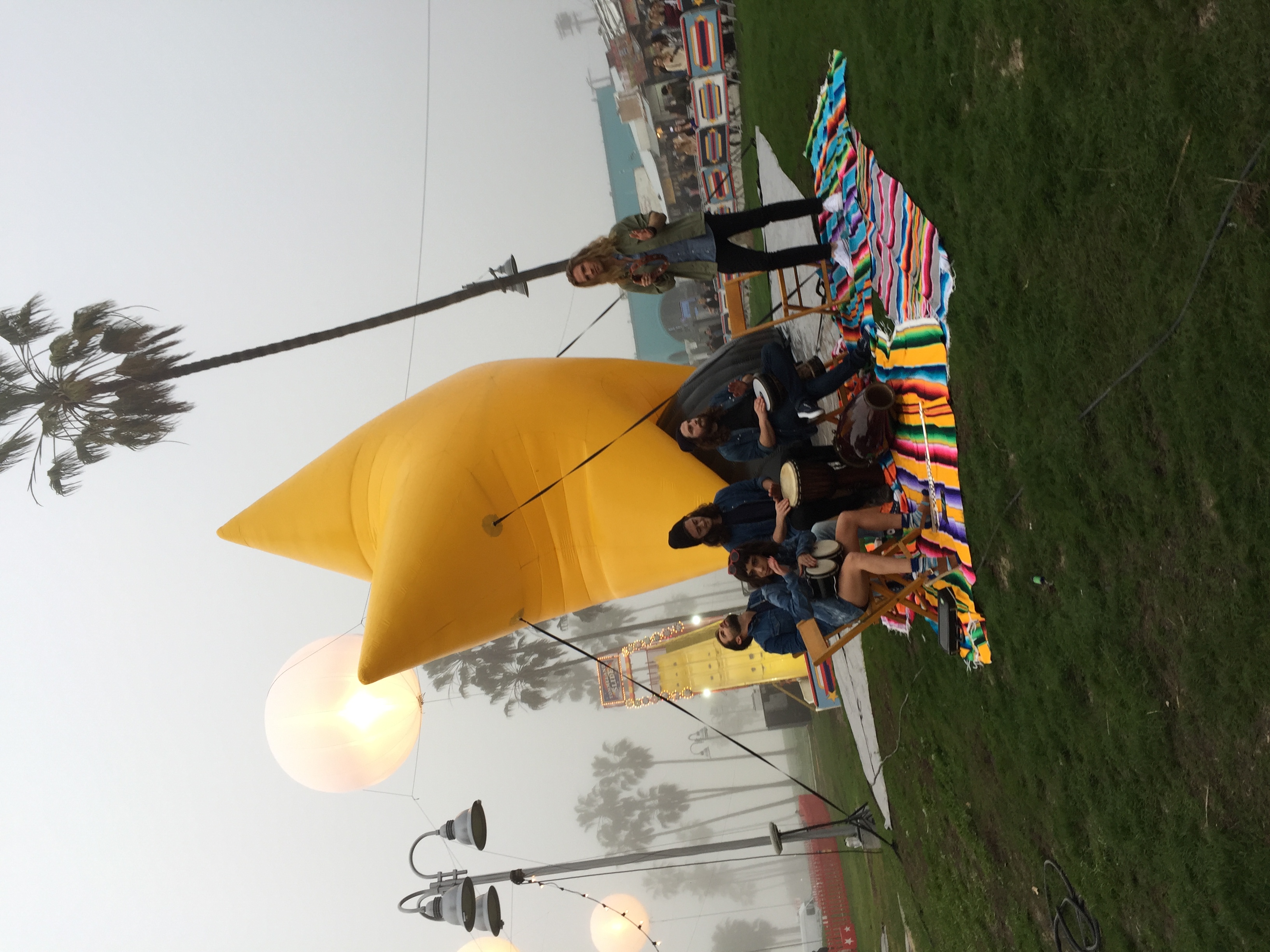 다양한 퍼포먼스들이 곳곳에서 펼쳐졌다