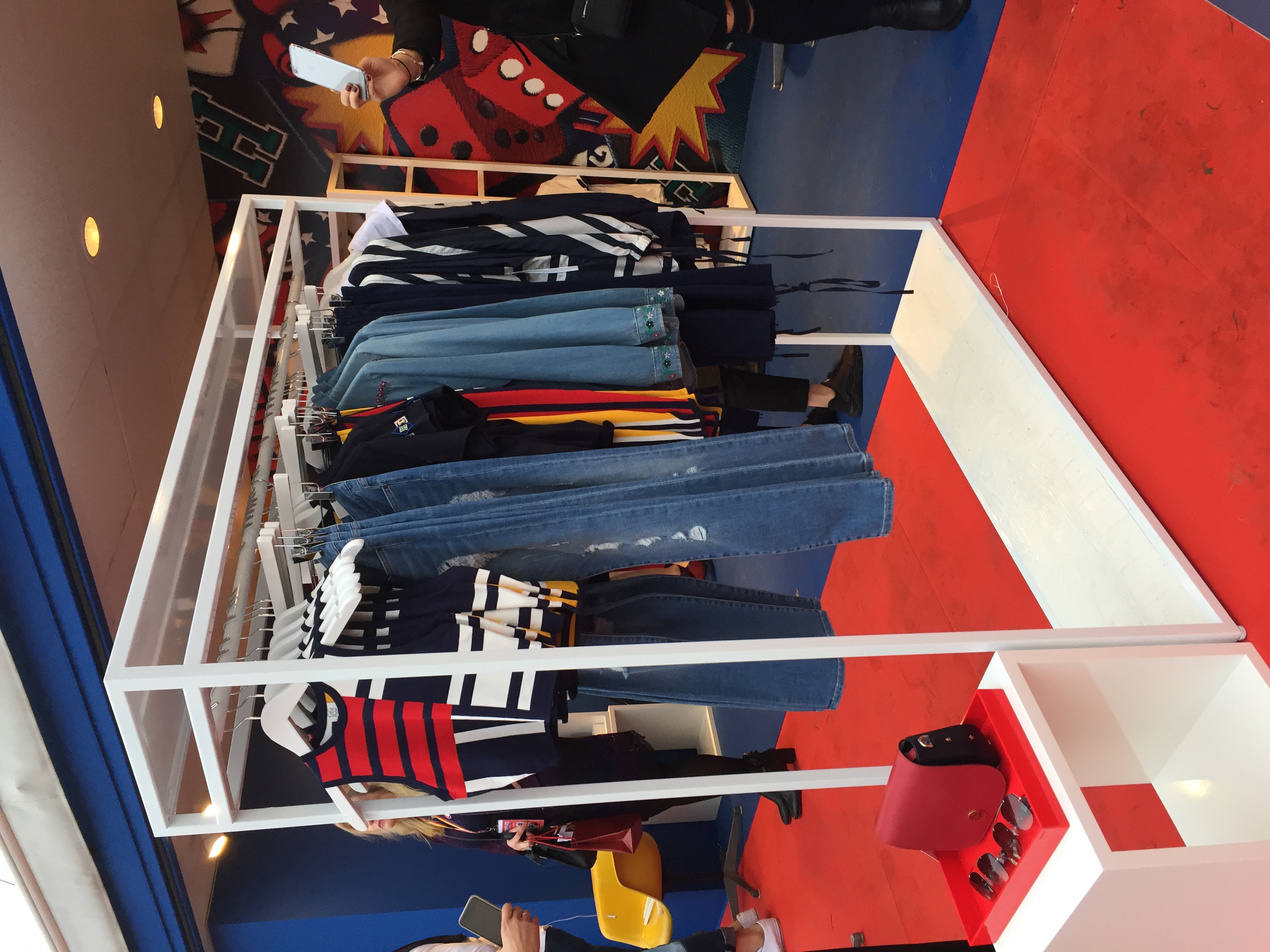 See Now, Buy Now! 지지 하디드와의 캡슐 컬렉션을 바로 만날 수 있는 팝업 스토어