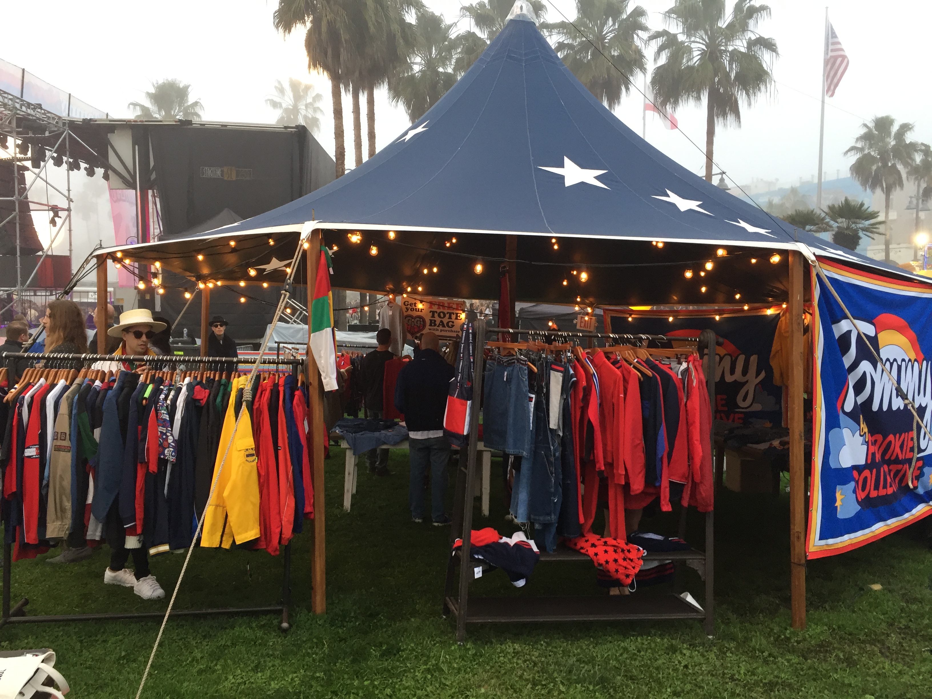 한켠에 마련된 타미 스토어