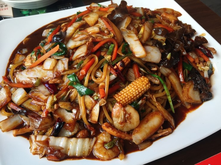 매콤한 쟁반 짜장