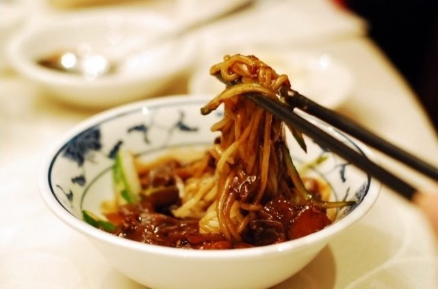 홍보각의 삼선 짜장면