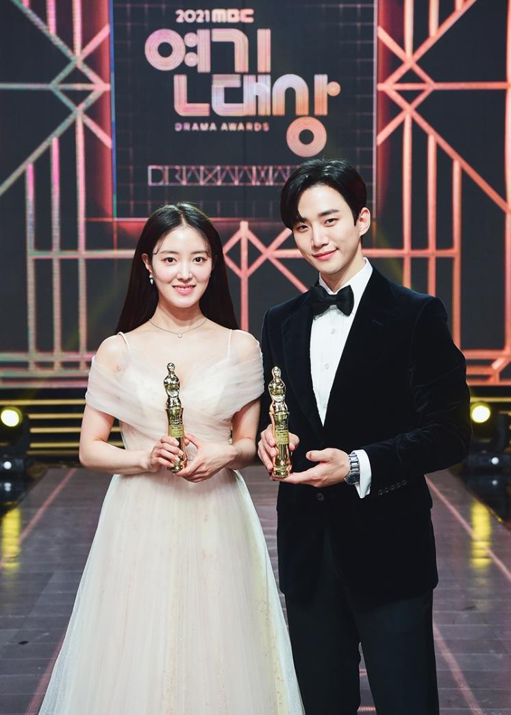 남녀 최우수상·커플상을 수상한 이준호와 이세영 / MBC
