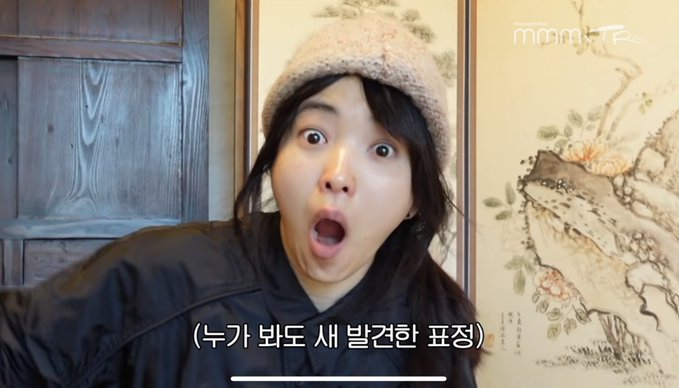 사진 / 버드 워칭을 즐기는 작가 정세랑과 배우 김태리