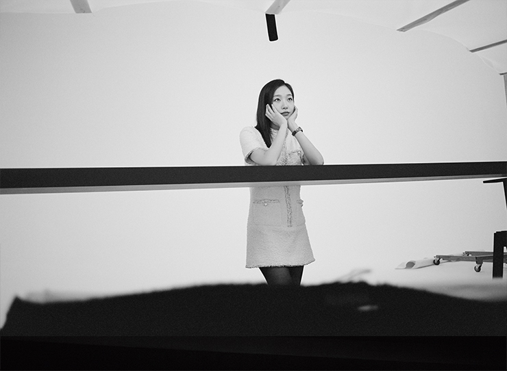 2023 샤넬 J12 캠페인과 함께한 김고은의 비하인드 컷.