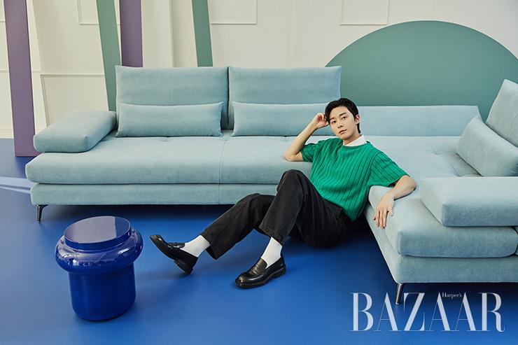니트는 Haleine, 로퍼는 Prada, 셔츠와 팬츠는 모두 스타일리스트 소장품.