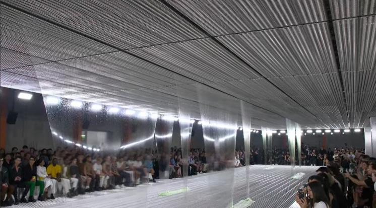 PRADA 유튜브 캡처 