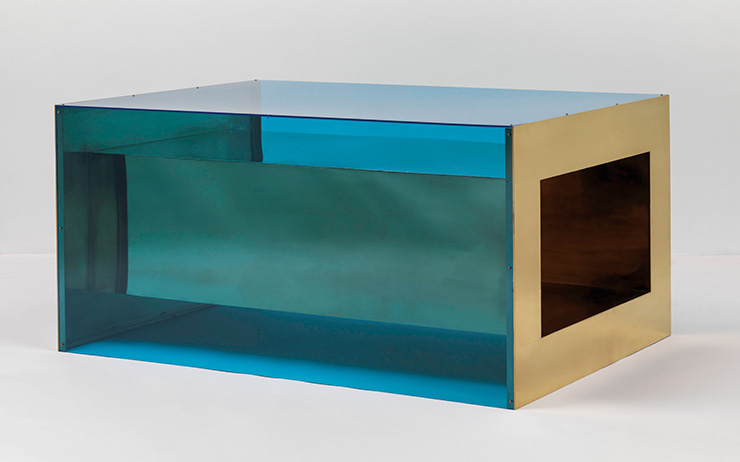 Donald Judd, <Untitled>, 1973, Brass and blue Plexiglas, 83.8x172.7x121.9cm, Solomon R. Guggenheim Museum, New York, Panza Collection, 1991.