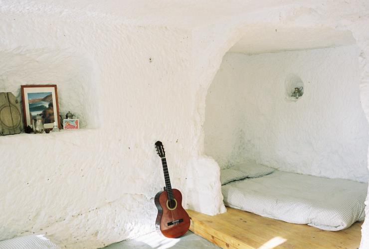 낮의 열기가 동굴의 자연 난방 기능을 해준다(c)Acusa Seca Cave House