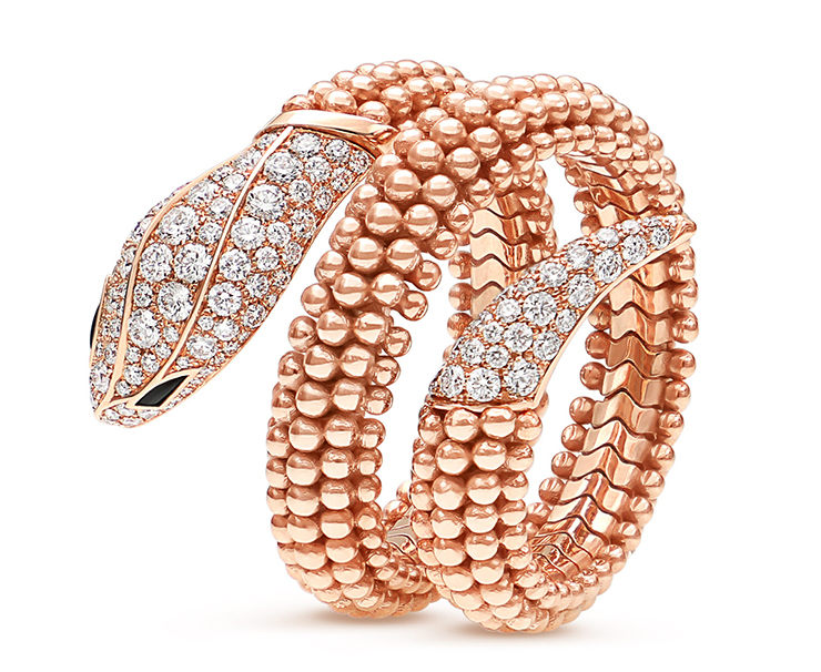 생동감 넘치는 뱀을 모티프로 한 ‘세르펜티’ 링은 Bulgari.
