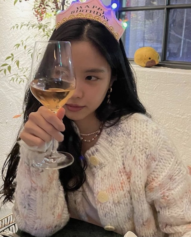 진주 귀고리와 목걸이의 사랑스러운 매치.