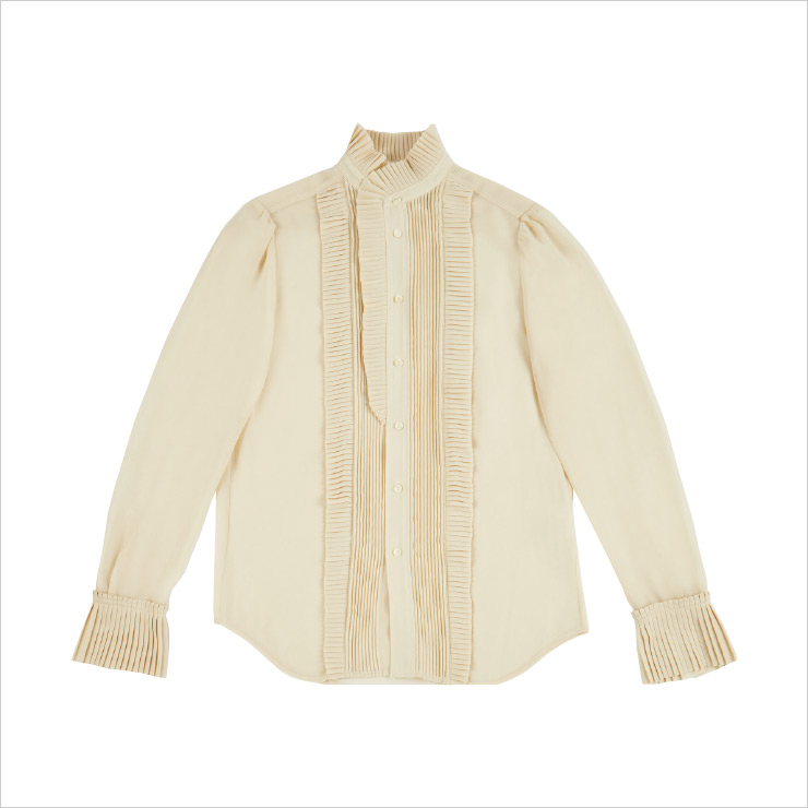 블라우스는 40만원대 Polo Ralph Lauren.