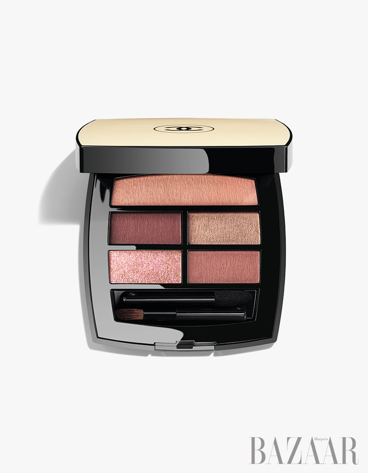 Chanel 레 베쥬 헬시 글로우 내추럴 아이섀도우 팔레트, 텐더 9만원.